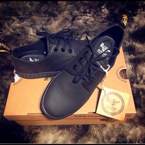 Women’s dr. Martens size 5 Santanita shoes.